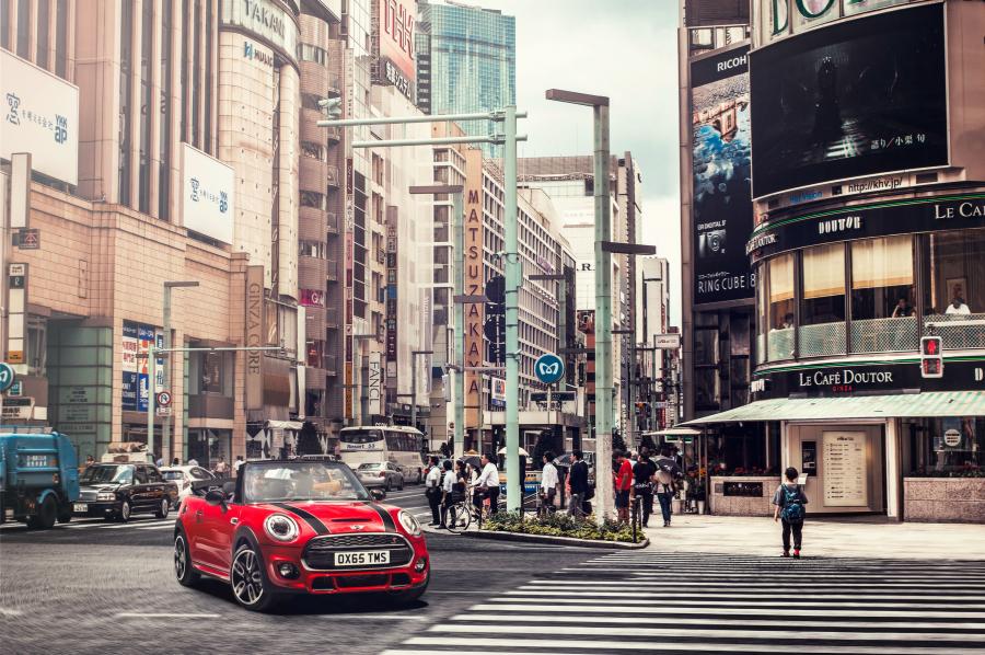  Mini Cooper S Cabrio JCW Package 2015 года  (UK) (фото 3 из 30)